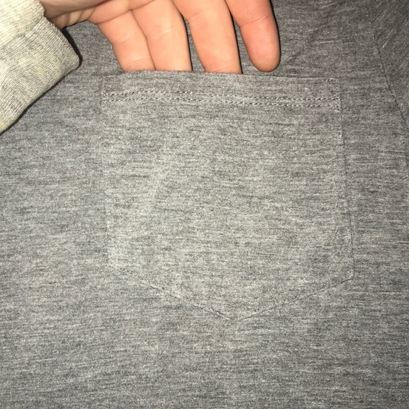 Super comfy Hollister shirt ! - Picture 2 of 4